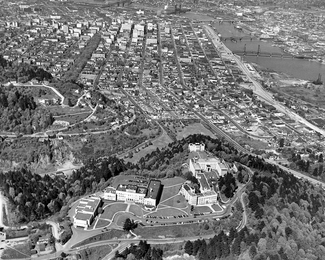 5158A University of Oregon Medical School and Willamette River