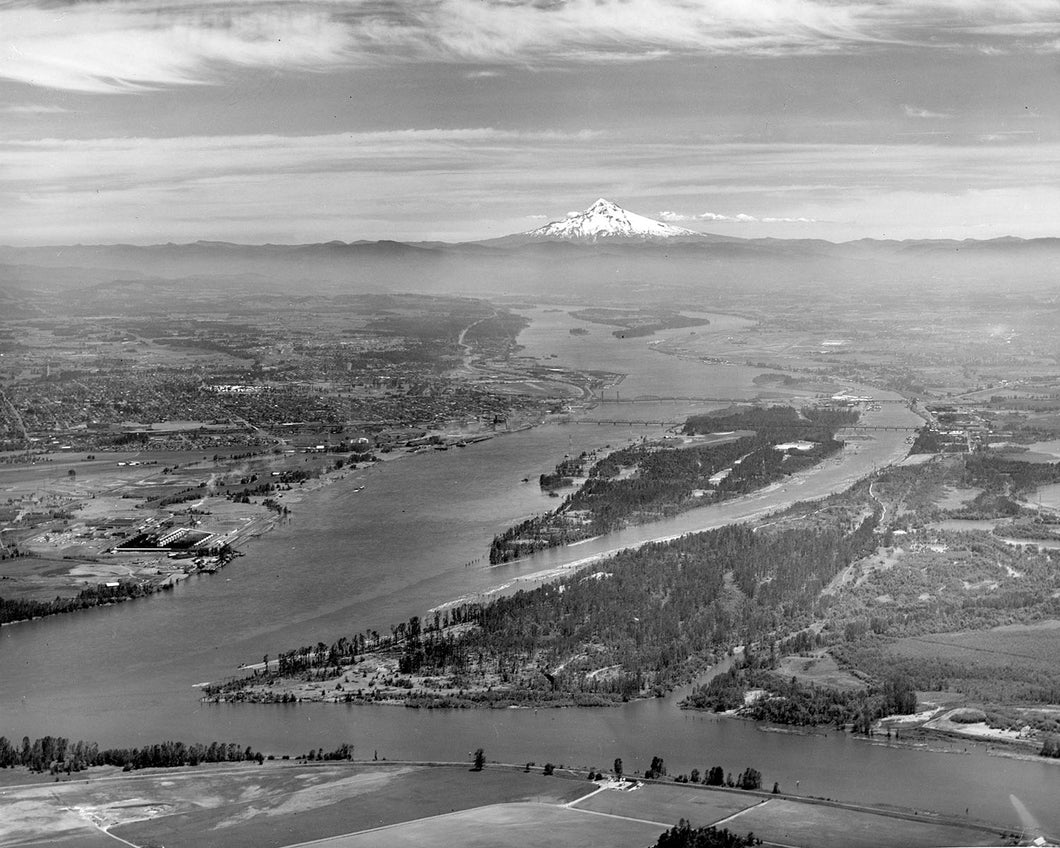 7884 Confluence of Willamette and Columbia Rivers Mt Hood