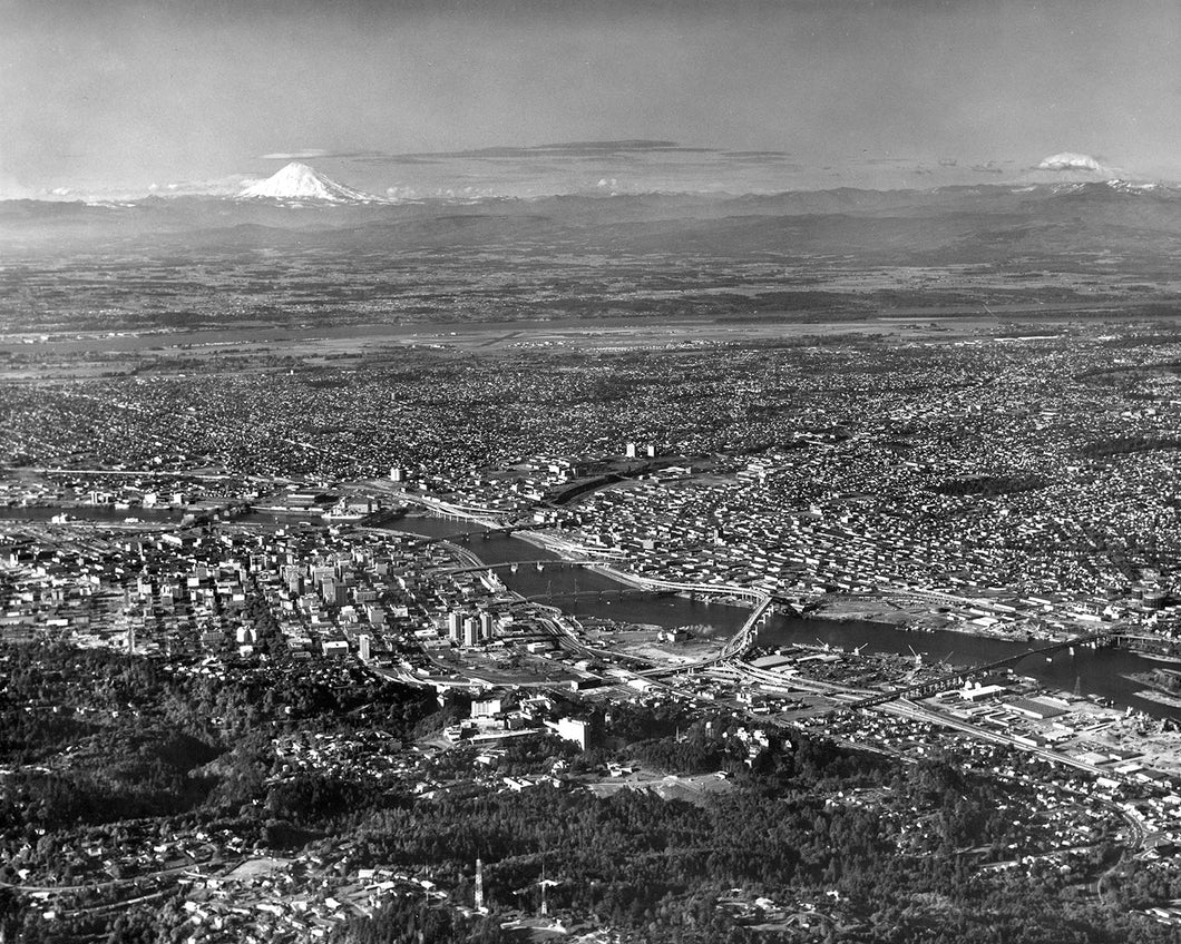 8271E Portland Willamette River and Columbia River Mt St Helens and Mt Adams